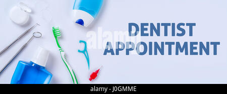 Igiene orale Prodotti su uno sfondo luminoso - Appuntamento dal dentista Foto Stock