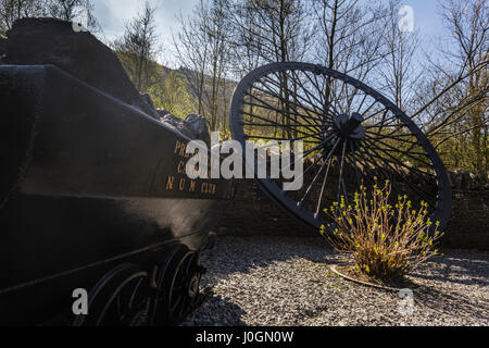 La catastrofe mineraria Memorial presso il sito del Cambriano Colliery, Clydach Vale Foto Stock