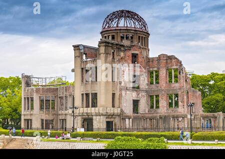 La cupola atomica, ex Hiroshima Promozione Industriale Hall, distrutta da la prima bomba atomica in guerra, a Hiroshima, Giappone. Foto Stock