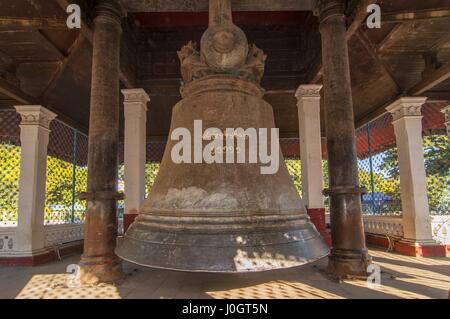 La più grande campana appeso nel mondo. Mingun, Mandalay provincia,Myanmar (Birmania) Foto Stock