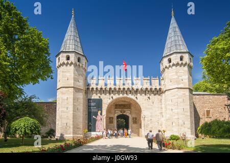 La gate di Salutations, ingresso principale al Palazzo del Topkapi ad Istanbul in Turchia. Foto Stock