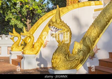 Draghi statue Haw Phra Kaew, anche scritto come Ho Prakeo, Hor Pha Keo, Vientiane, Laos Foto Stock