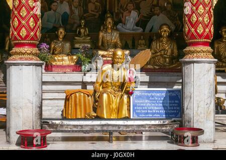 Famose Statue di Monaco al tempio Doi Suthep a Chiang Mai, Thailandia. Foto Stock