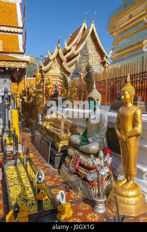 Immagine del Buddha di smeraldo Wat Phrathat Doi Suthep, altamente venerato tempio buddista in Chiang Mai, Thailandia. Foto Stock