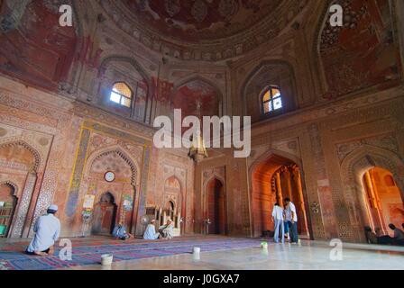 Interno della Jama Masjid (Moschea del Venerdì), Jami Masjid, è un diciassettesimo secolo moschea nel sito del Patrimonio Mondiale di Fatehpur Sikri in India. Foto Stock