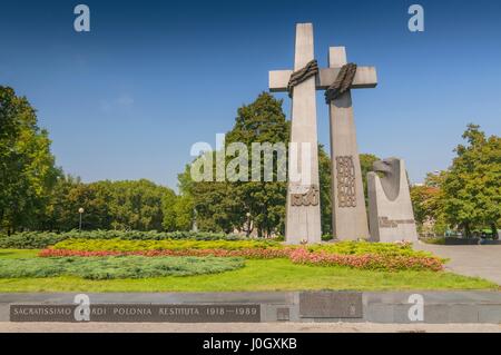 Twin croci del monumento a Poznan sollevazione di giugno 1956 commemorare le proteste contro il regime comunista del sistema politico, Polonia. Foto Stock