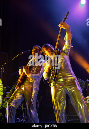 Londra, Regno Unito. Xii Apr, 2017. British Sea Power performance dal vivo sul palco a Shepherds Bush O2 Impero a Londra. Foto data: mercoledì 12 aprile, 2017. Credito: Roger Garfield/Alamy Live News Foto Stock