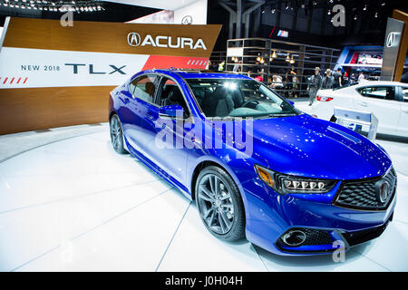 New York, NY - 12 aprile 2017. Il nuovo 2018 Acura TLX, a prestazioni di lusso berlina. Foto Stock