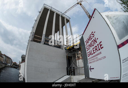 Berlino, Germania. Decimo Apr, 2017. Vista del James-Simon-Galerie in costruzione sull'isola dei musei di Berlino, Germania, 10 aprile 2017. L'edificio è stato progettato da David Chipperfield. La galleria servirà come l'ingresso dell'edificio per i visitatori del museo island. Foto: Paolo Zinken/dpa/Alamy Live News Foto Stock