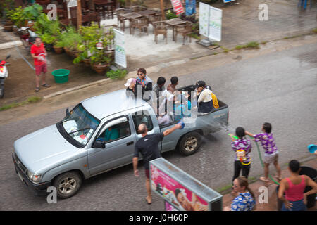 Khao Lak, Thailandia. Xiii Apr, 2017. Songkran a Khao Lak, in Thailandia il 13 aprile 2017. Credito: Alexander Ozerov/Alamy Live News Foto Stock