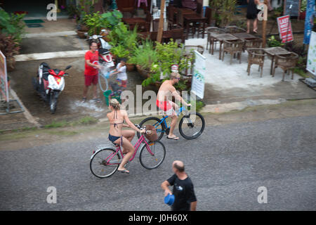 Khao Lak, Thailandia. Xiii Apr, 2017. Songkran a Khao Lak, in Thailandia il 13 aprile 2017. Credito: Alexander Ozerov/Alamy Live News Foto Stock