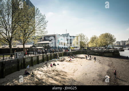 Proposta di sito del controverso Giardino Ponte a Londra il South Bank, Waterloo, Lambeth, REGNO UNITO Foto Stock