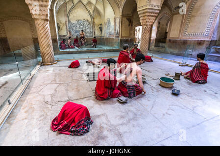 In scena con la cera sculptuers nei vecchi bagni pubblici chiamati Vakil bagno nella città di Shiraz, capitale della provincia di far in Iran Foto Stock