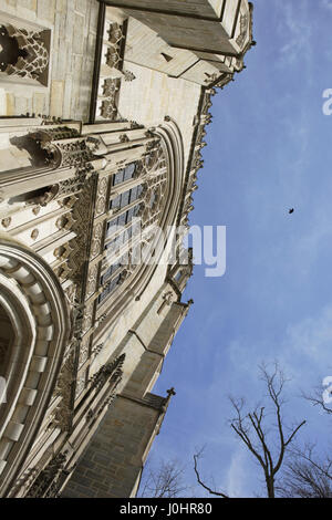 Princeton, NJ, Stati Uniti d'America - 11 Aprile 2017: Princeton University Campus in primavera. Cappella universitaria progettata da Revival gotico architetto Ralph Adams Cram, 1 Foto Stock