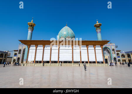 Moschea e Mausoleo di Shah Cheragh di Shiraz, la capitale della provincia di far in Iran Foto Stock