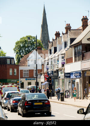 Europa, Regno Unito, Inghilterra, Surrey, Weybridge centro città Foto Stock