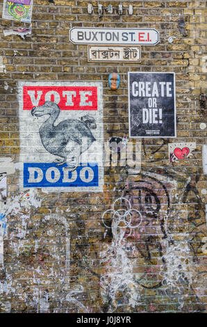 Una pittura che suggerisce di votare per un dodo su un muro di mattoni su Buxton Street nella zona est di Londra. Foto Stock
