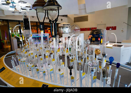 AMSTERDAM, Paesi Bassi - 2 Luglio 2016 : Generale vista interna di Nemo Science Museum. Nemo è un famoso museo interattivo di scienza e tecnologia in un Foto Stock