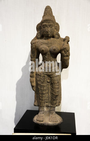 Colombo Sri Lanka Museo Nazionale del XII secolo la statua della dea Indù Parvati consorte di Shiva da Gneiss Polonnaruva Foto Stock