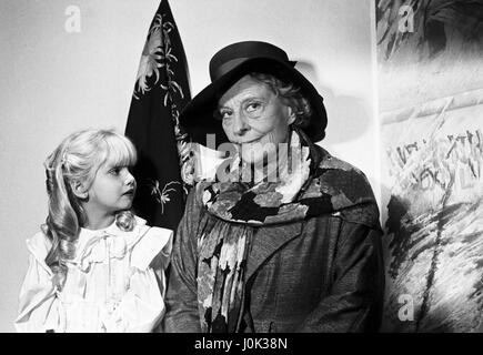 Ich bin Elsa, Fernsehfilm, Deutschland 1989, Regie: Richard vuoto, Darsteller: Rebecca Schrott (links), Marianne Hoppe Foto Stock