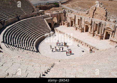 Giordania: Nord Teatro, costruito nel 165 DC nella città archeologica di Jerash, uno dei più grandi del mondo siti di architettura romana Foto Stock