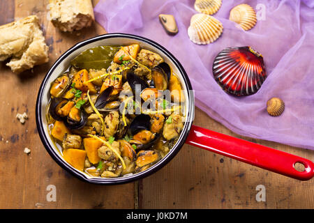 Monaco di frutti di mare Pesce dolce zuppa di patate Foto Stock