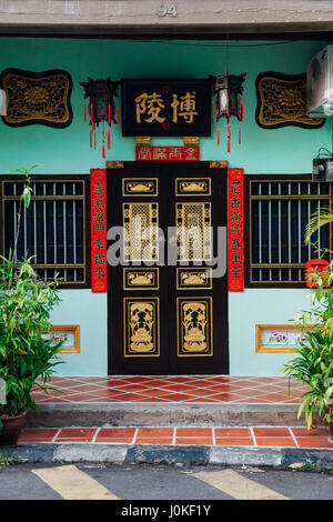 George Town, Malesia - 24 Marzo 2016: facciata del vecchio edificio situato nel Patrimonio Mondiale di UNESCO zona di buffer, Armenian Street, George Town, Penang, malese Foto Stock