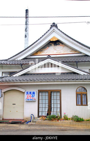 Tradizionale faccia anteriore Sento il bagno pubblico 'Sanko-Yu"nella città di Akishima Tokyo Giappone Foto Stock