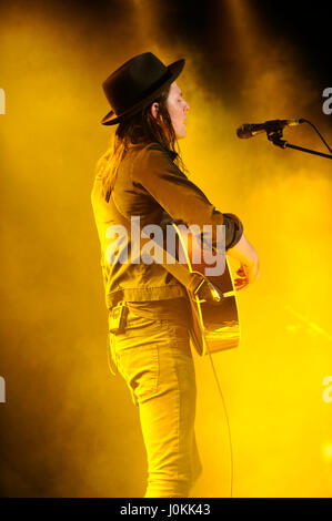 Il cantante James Bay esegue a Hollywood Palladium su dicembre 1, 2015 in Hollywood, la California. Foto Stock