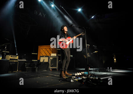 Il cantante James Bay esegue a Hollywood Palladium su dicembre 1, 2015 in Hollywood, la California. Foto Stock