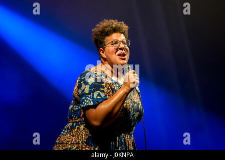 Barcellona - Lug 10: Alabama Shakes (blues rock band) eseguire in concerto a Cruilla estate 2016 Festival il 10 luglio 2016 a Barcellona, Spagna. Foto Stock