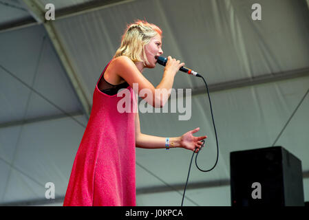 MADRID - Sep 10: Dagny (pop norvegese musicista) esegue in concerto a Dcode Music Festival il 10 settembre 2016 a Madrid, Spagna. Foto Stock