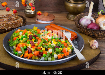 Mix di verdure arrosto in padella. Foto Studio Foto Stock