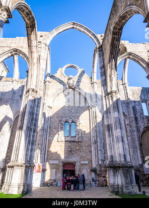 Lisbona, Portogallo - 19 gennaio 2017: Convento di Nostra Signora del Monte Carmelo (Portoghese: Convento da Ordem do Carmo) a Lisbona, Portogallo. Foto Stock