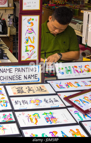 Nome cinese pittura in Chinatown, Singapore Foto Stock