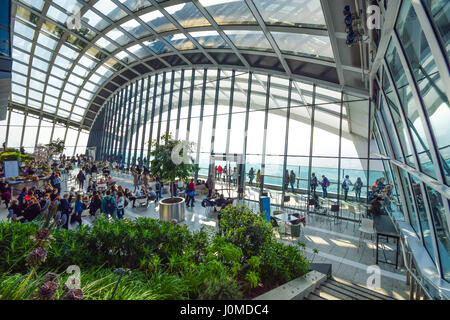 Vista dal giardino del cielo del walkie talkie Building a Londra Foto Stock