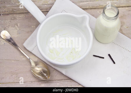 Pianura budino di riso nella pentola di smalto Foto Stock