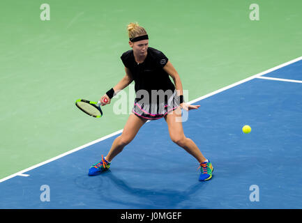 BIEL, Svizzera - 11 aprile : Marie Bouzkova in azione al 2017 Ladies Open Biel WTA torneo internazionale di tennis Foto Stock