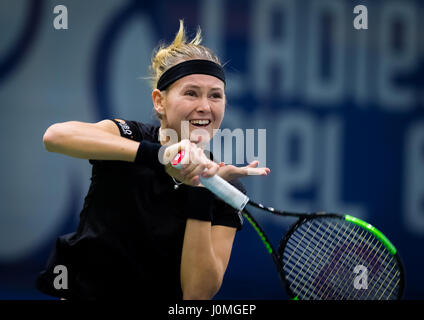 BIEL, Svizzera - 11 aprile : Marie Bouzkova in azione al 2017 Ladies Open Biel WTA torneo internazionale di tennis Foto Stock