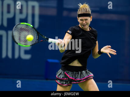 BIEL, Svizzera - 11 aprile : Marie Bouzkova in azione al 2017 Ladies Open Biel WTA torneo internazionale di tennis Foto Stock