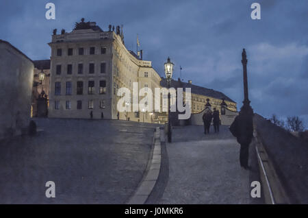 Il Palazzo Schwarzenberg è una parte intrinseca del Castello di Praga panorama. Si tratta di un significativo inizio costruzione rinascimentale la cui facciata è riccamente Foto Stock