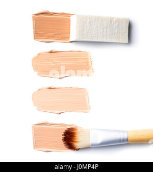 Polvere liquido trucco bellezza isolato su bianco Foto Stock