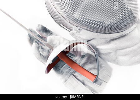 Professional Fencing Equipment, maschera, guanto e rapier isolato su bianco Foto Stock