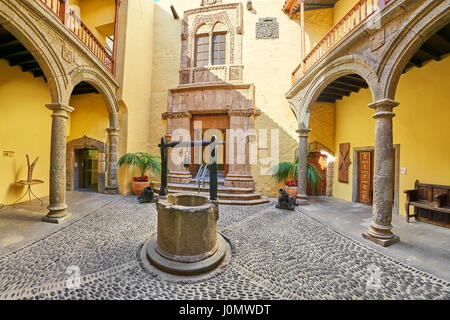 Bene nel cortile di casa Columbus, Las Palmas de Gran Canaria, Spagna Foto Stock