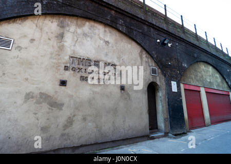 L'esterno dell'anello Boxing Club, Ewer Street, Southwark, Londra, Regno Unito. Foto Stock