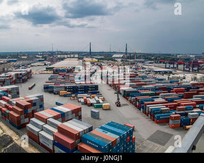 CTT Container Terminal Tollerort nel porto di Amburgo, Germania. Foto Stock