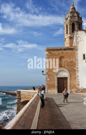 Città di Sitges a mare mediterraneo in Catalogna, Spagna, Chiesa di Sant Bartomeu & Santa Tecla Foto Stock