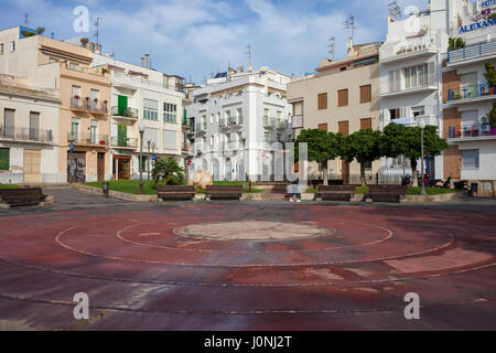 In Spagna, in Catalogna, città di Sitges, quadrato e alloggia presso il Parc de può Bota Foto Stock