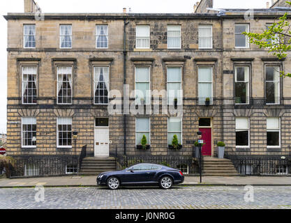 Vista delle case cittadine Georgiane su Heriot Row nella New Town di Edimburgo, Scozia, Regno Unito Foto Stock