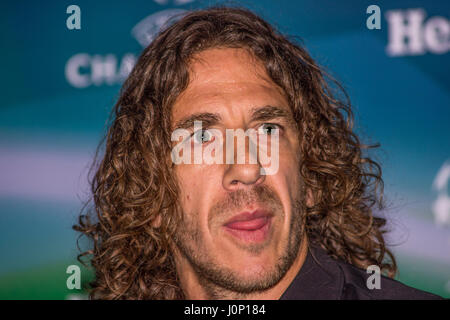 Carlos Puyol durante la conferenza stampa presso il UEFA Champions League Trophy Tour a Bogotà il 30 marzo 2017 Foto Stock